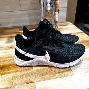 Nike Legend Essential 2